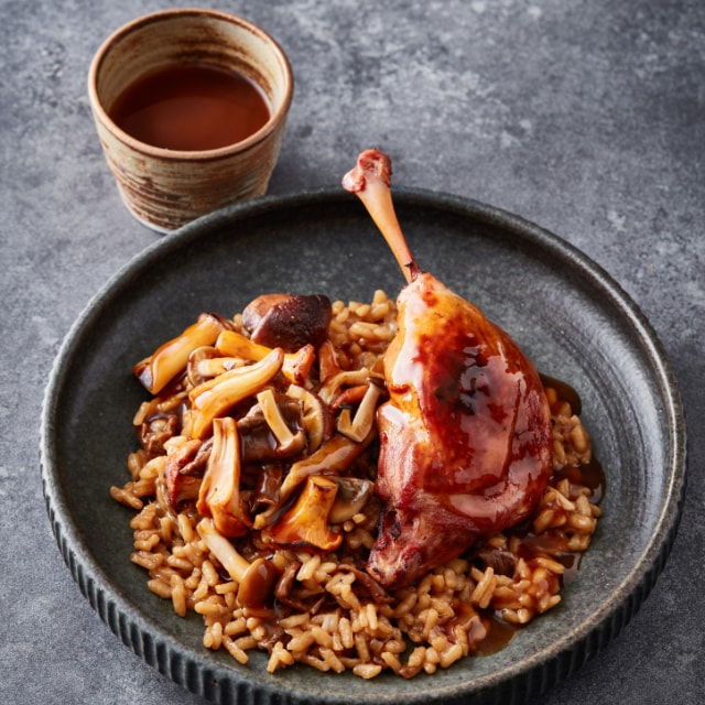 Paddenstoelen risotto met gekonfijte eendenbout en jus Paddenstoelen risotto met gekonfijte eendenbout en jus